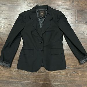 The limited woman’s size 10 black 2 button blazer like new condition!
